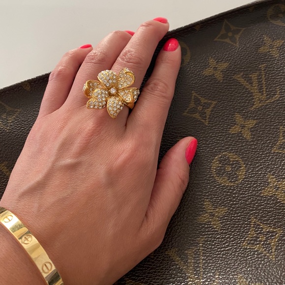 Flower ring - Picture 2 of 7